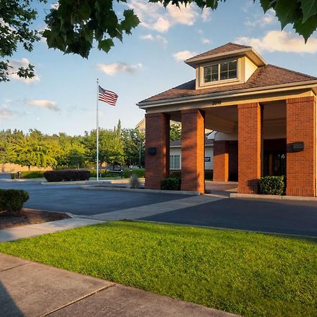 Homewood Suites Medford Ngoại thất bức ảnh